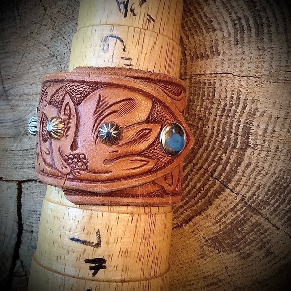 Leather cuff , adjustable - Picture 5 of 10